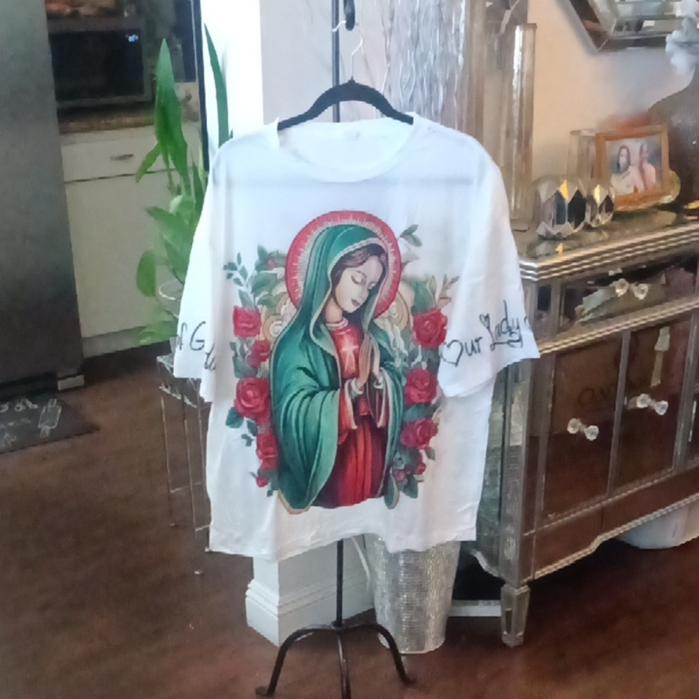 A:Graphic T-Shirt with Virgin Mary and Roses